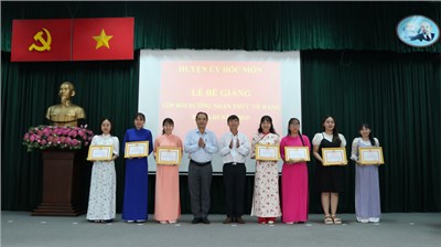 Lễ bế giảng lớp bồi dưỡng nhận thức về Đảng khóa III
